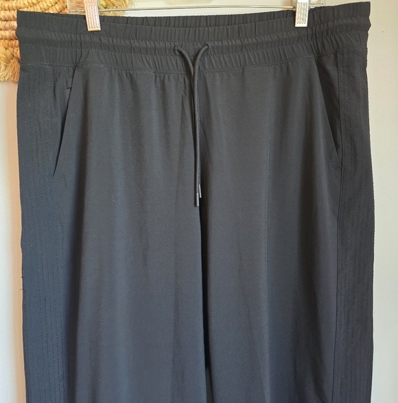 Athleta Avenue Black Wide Leg Crop Pull-on Active Travel Pants Womens Size 16 - Picture 5 of 14